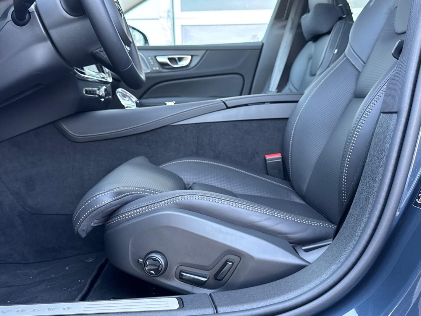 Image VOLVO V60 T6 AWD 180+156ch Plus Style Dark Geartronic 8