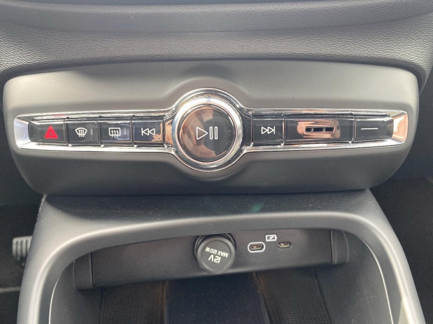 Image VOLVO Xc40 EX40 Plus  Single Extended Range  Électrique