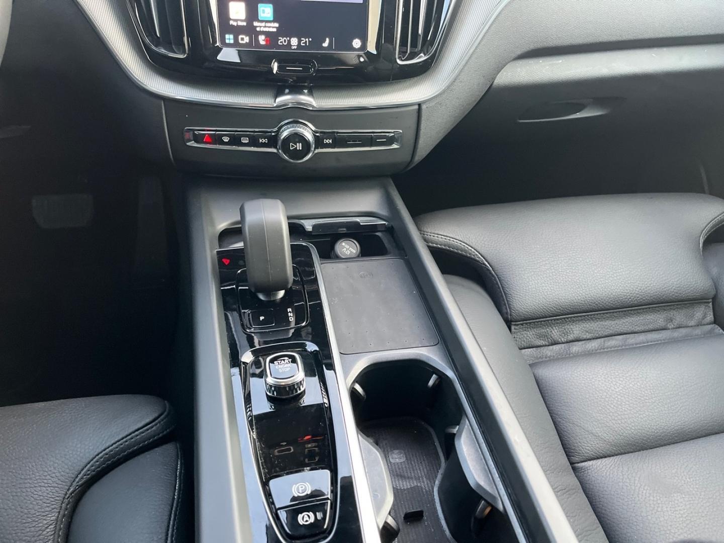 Image VOLVO XC60 T6 Hybride Rechargeable 253 + 145ch Ultra Style Dark Geartronic 8 AWD