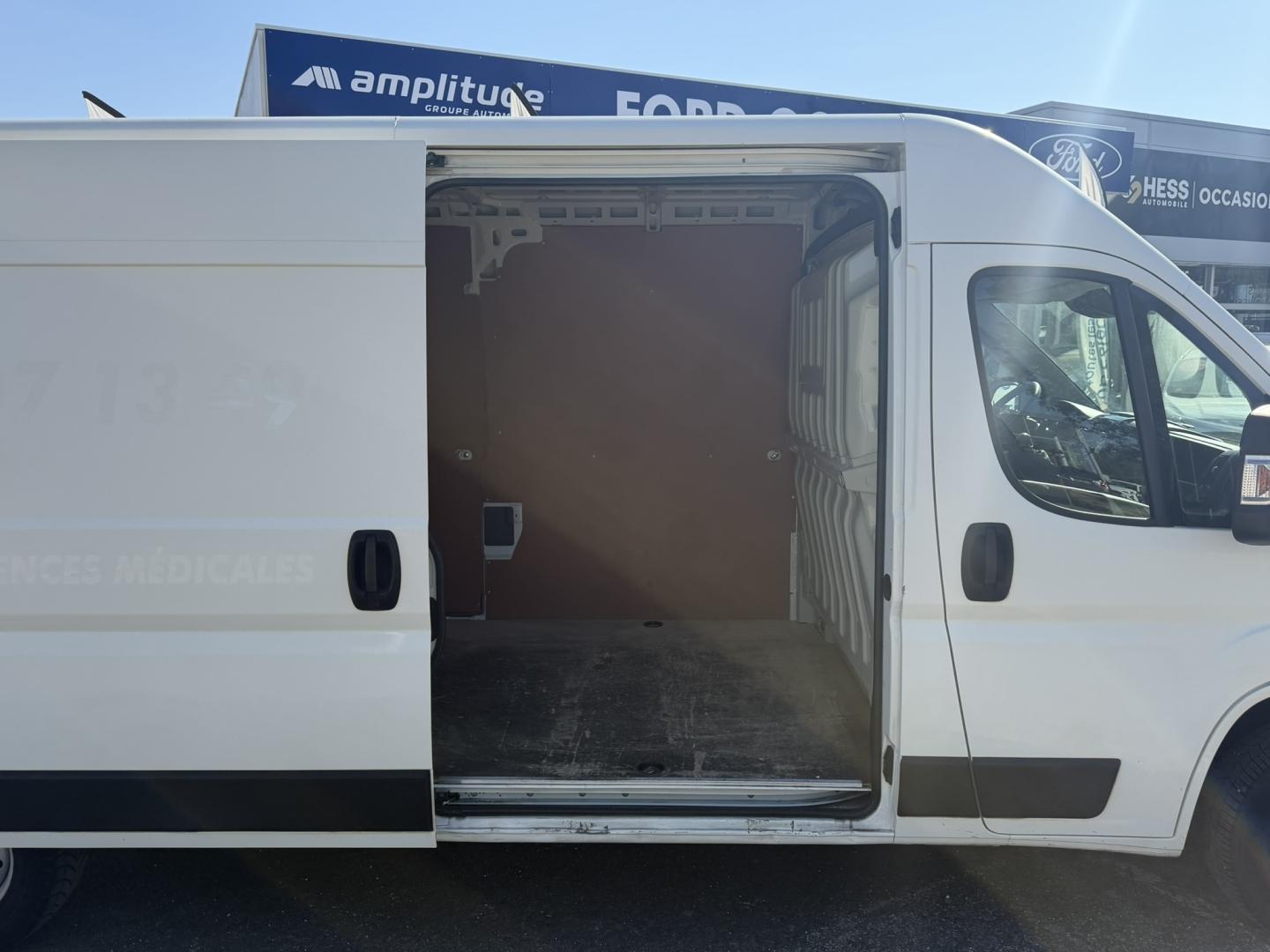 Image PEUGEOT Boxer Fg 335 L3H2 2.2 BlueHDi S&S 140ch Asphalt