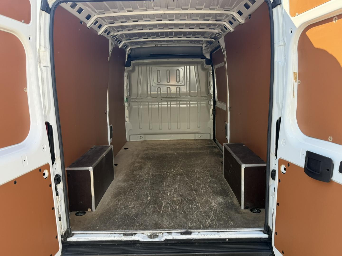 Image PEUGEOT Boxer Fg 335 L3H2 2.2 BlueHDi S&S 140ch Asphalt