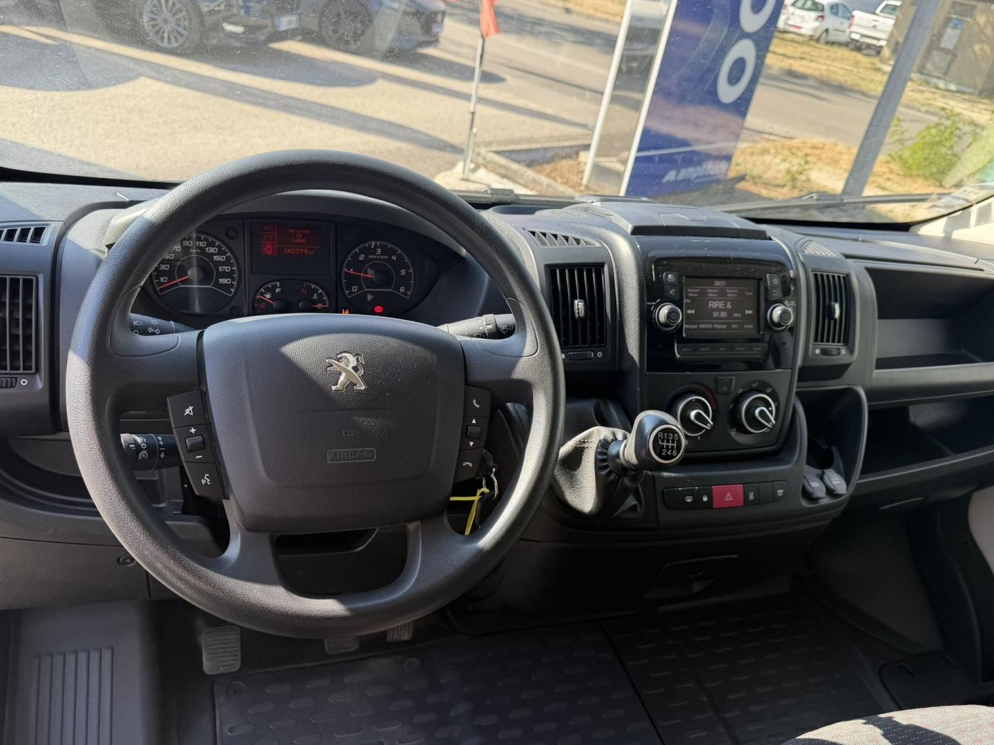 Image PEUGEOT Boxer Fg 335 L3H2 2.2 BlueHDi S&S 140ch Asphalt