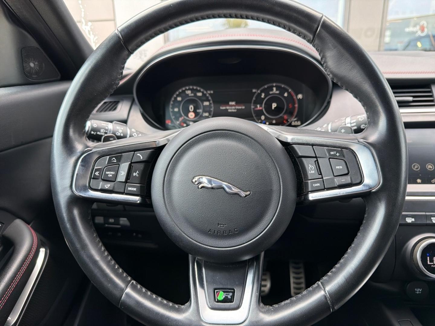 Image JAGUAR E-Pace 2.0D 150ch R-Dynamic Chequered Flag AWD BVA9