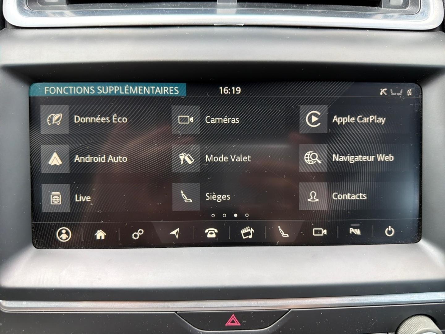 Image JAGUAR E-Pace 2.0D 150ch R-Dynamic Chequered Flag AWD BVA9