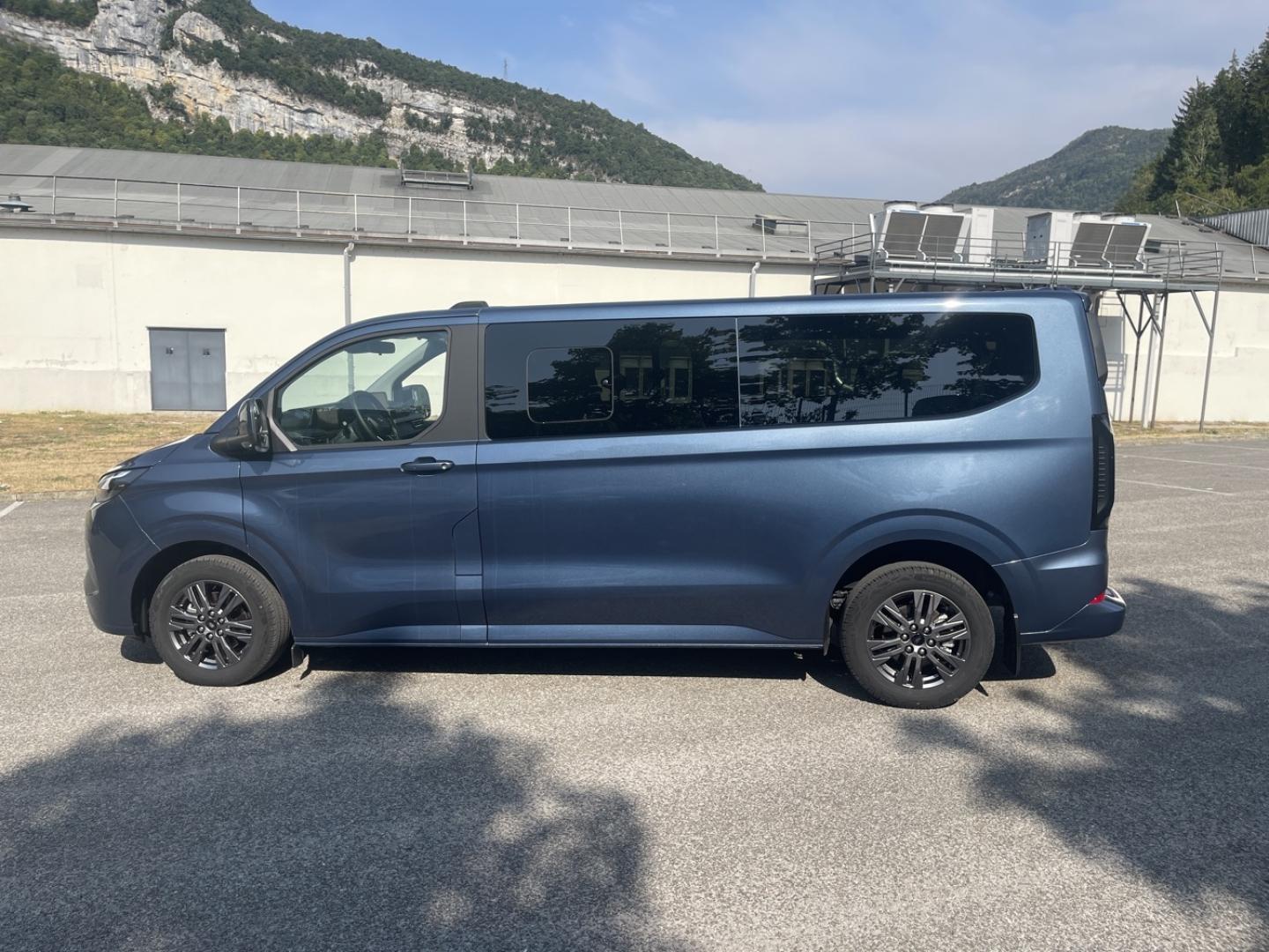 Image FORD Tourneo Custom 340 L1H1 2.5 Duratec 232ch Hybride rechargeable Titanium CVT
