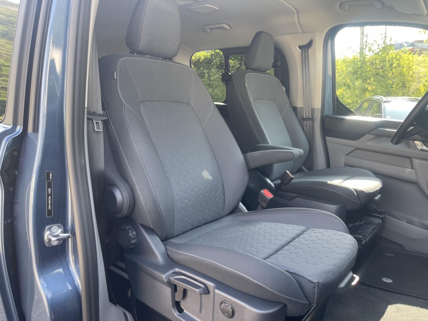 Image FORD Tourneo Custom 340 L1H1 2.5 Duratec 232ch Hybride rechargeable Titanium CVT