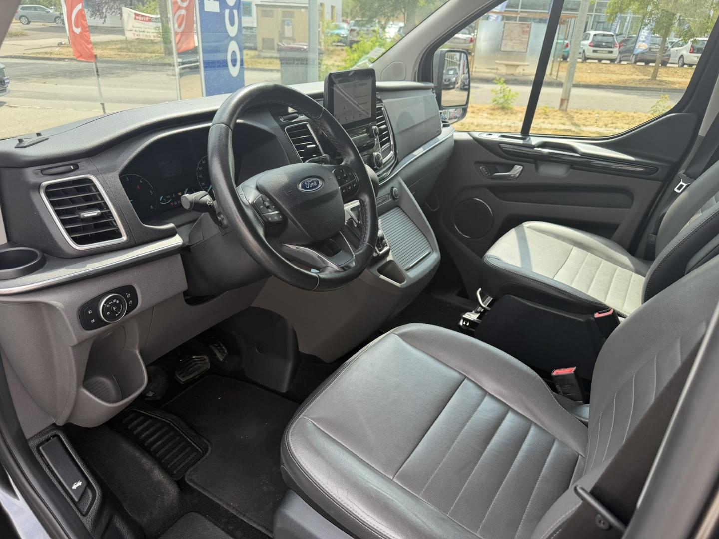 Image FORD Tourneo Custom 310 L1H1 2.0 EcoBlue 130ch Titanium X BVA Euro6.2 8 PLACES