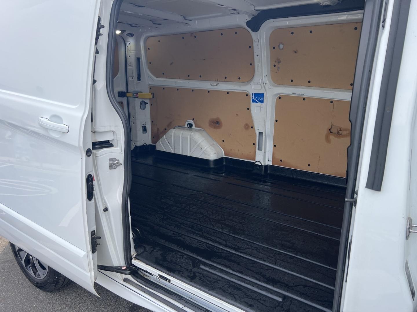 Image FORD Transit Custom Fg 290 L2H1 2.0 EcoBlue 170 Sport - 18