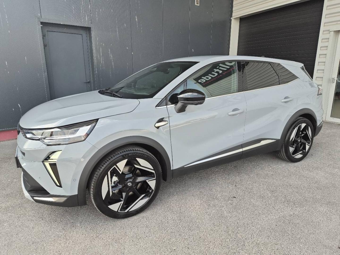 Photo RENAULT Symbioz 1.8 E-Tech full hybrid 160ch Iconic - 26