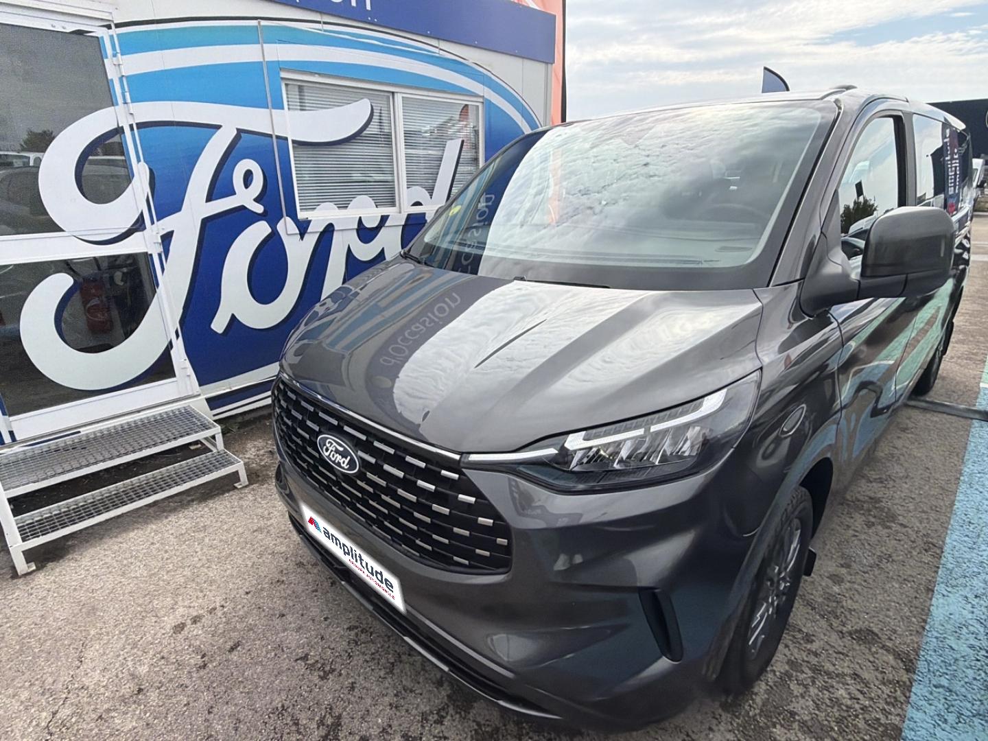 Photo FORD Tourneo Custom 320 L2H1 2.0 EcoBlue 150 ch Titanium