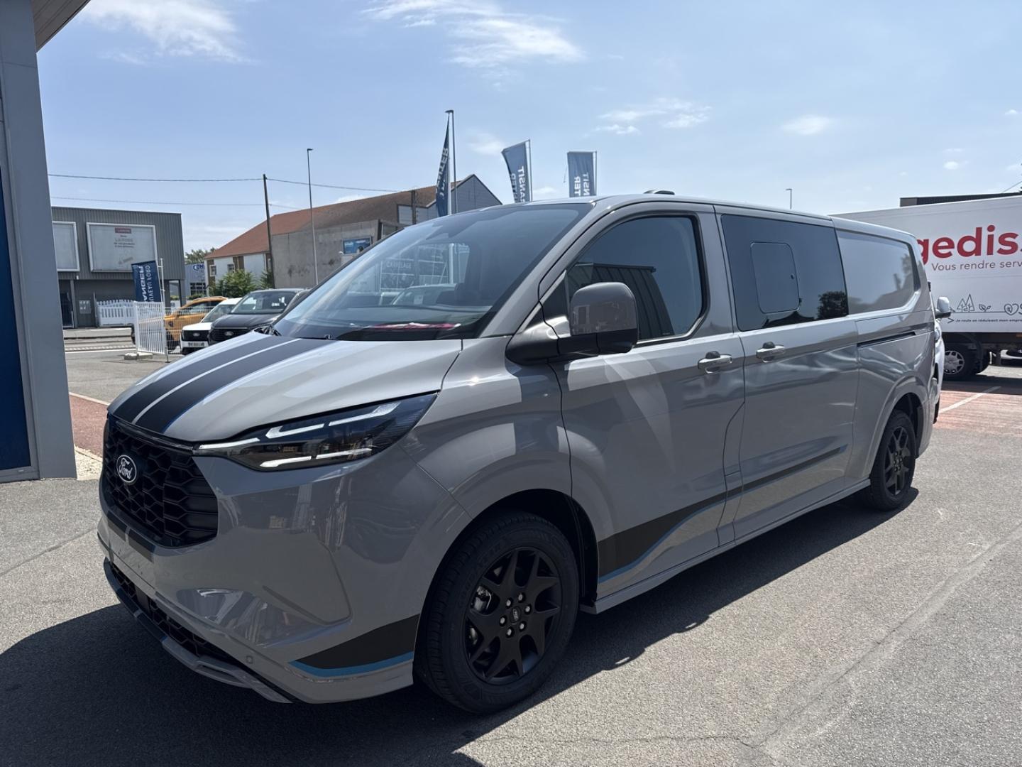 Photo FORD Transit Custom Fg 320 L2H1 2.5 Duratec 232ch Hybride recheargeable Cabine Approfondie Sport CVT