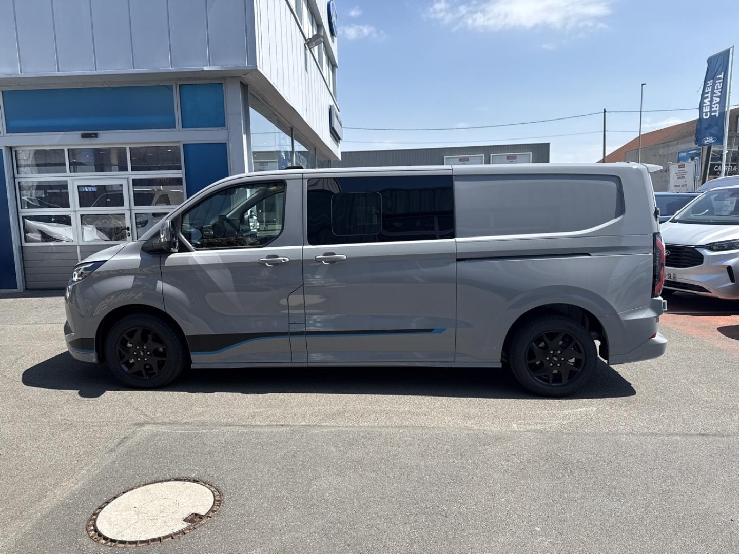 Image FORD Transit Custom Fg 320 L2H1 2.5 Duratec 232ch Hybride recheargeable Cabine Approfondie Sport CVT