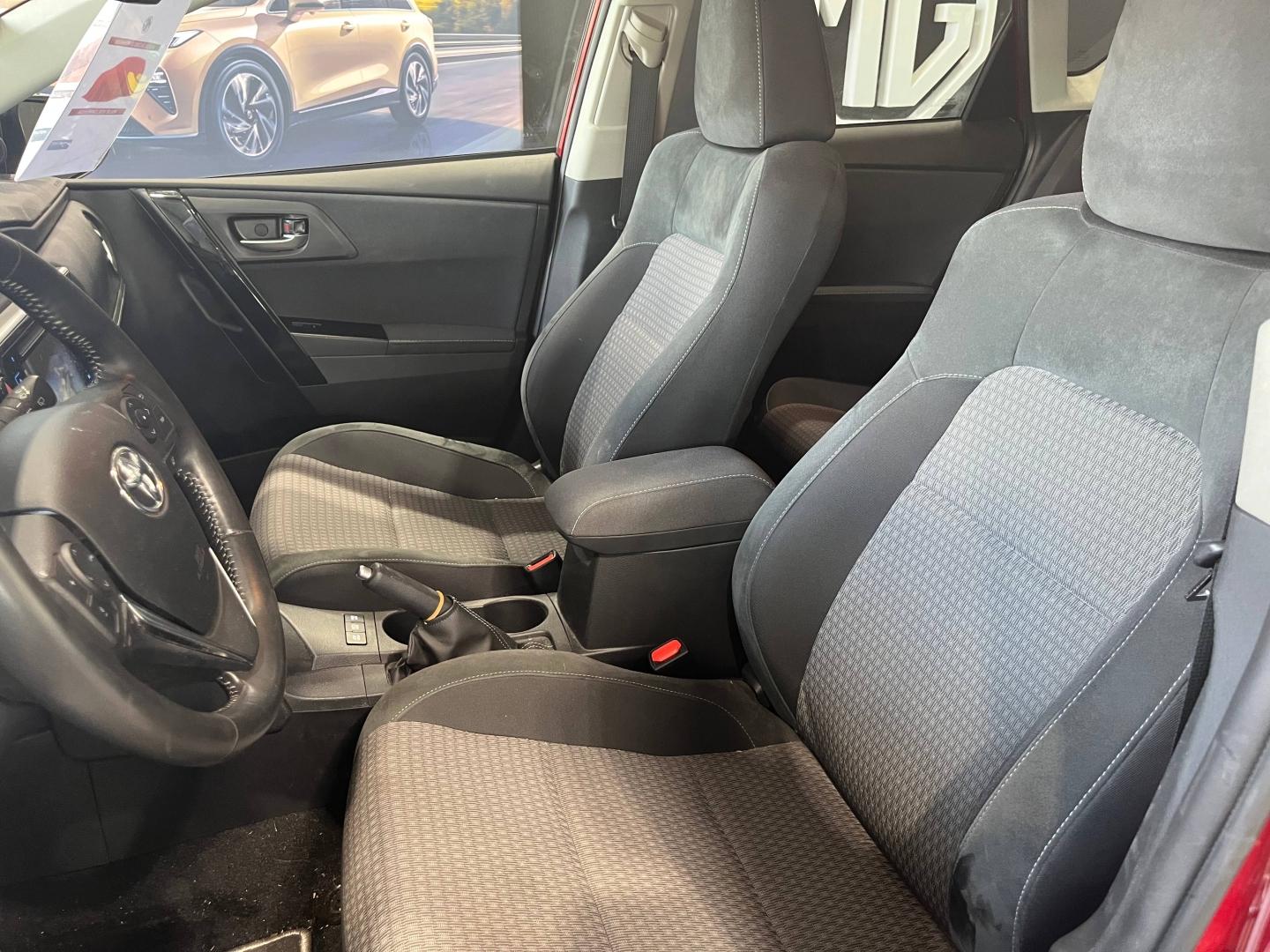 Image TOYOTA Auris HSD 136h Collection RC18