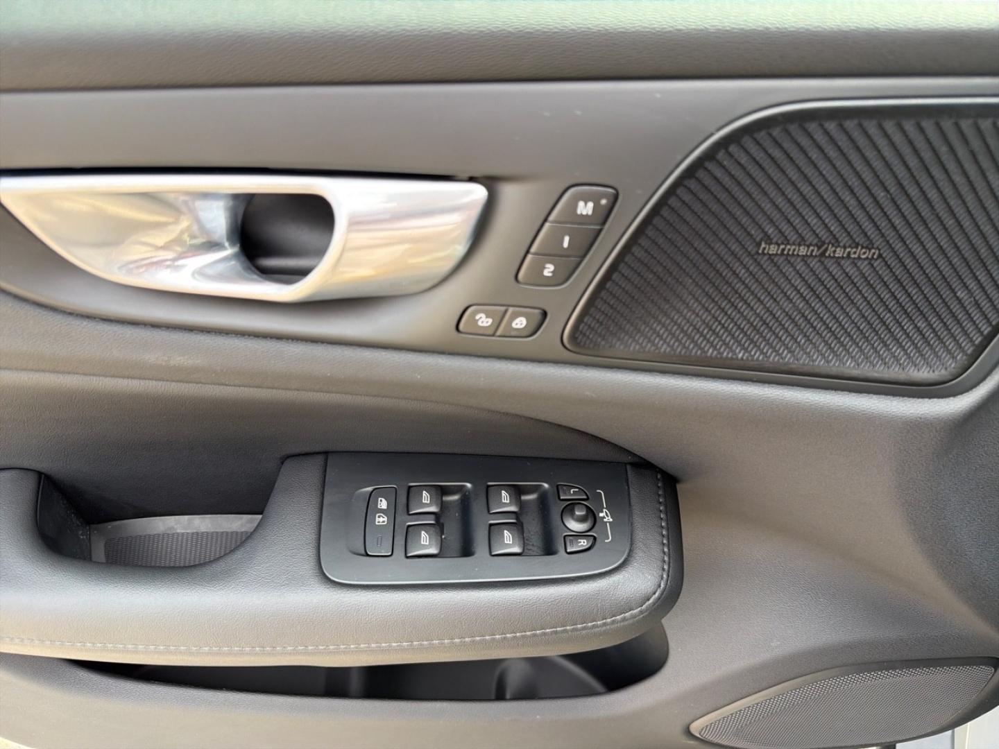 Image VOLVO V60 B4 197ch Ultra Style Dark DCT 7