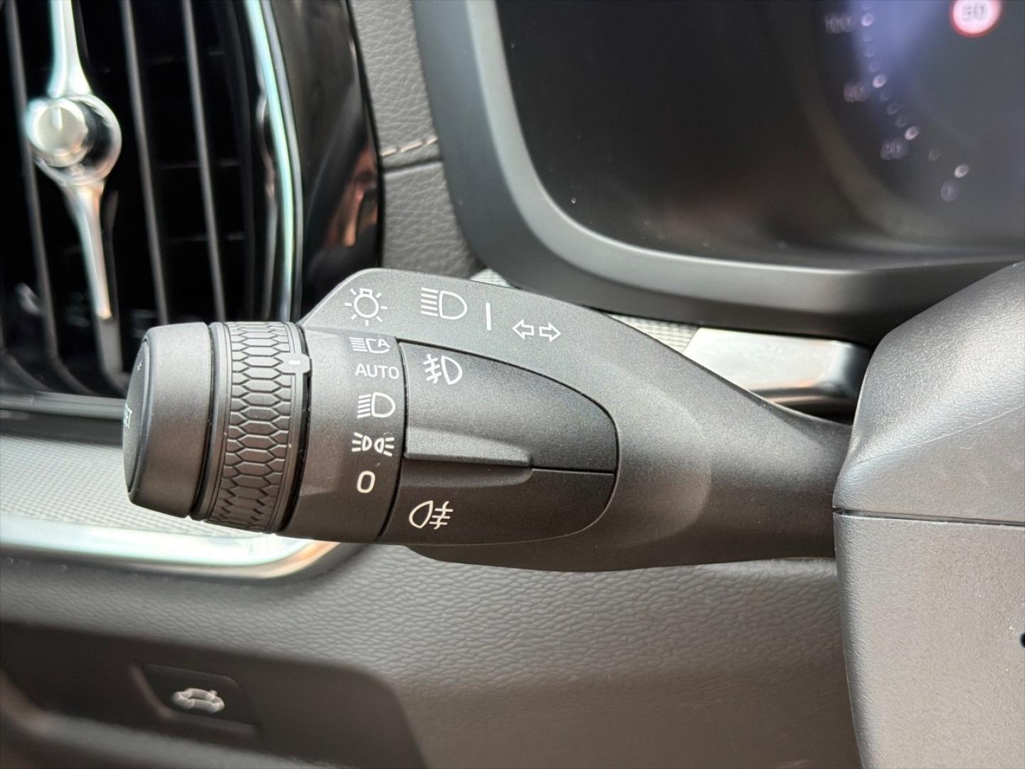 Image VOLVO V60 B4 197ch Ultra Style Dark DCT 7