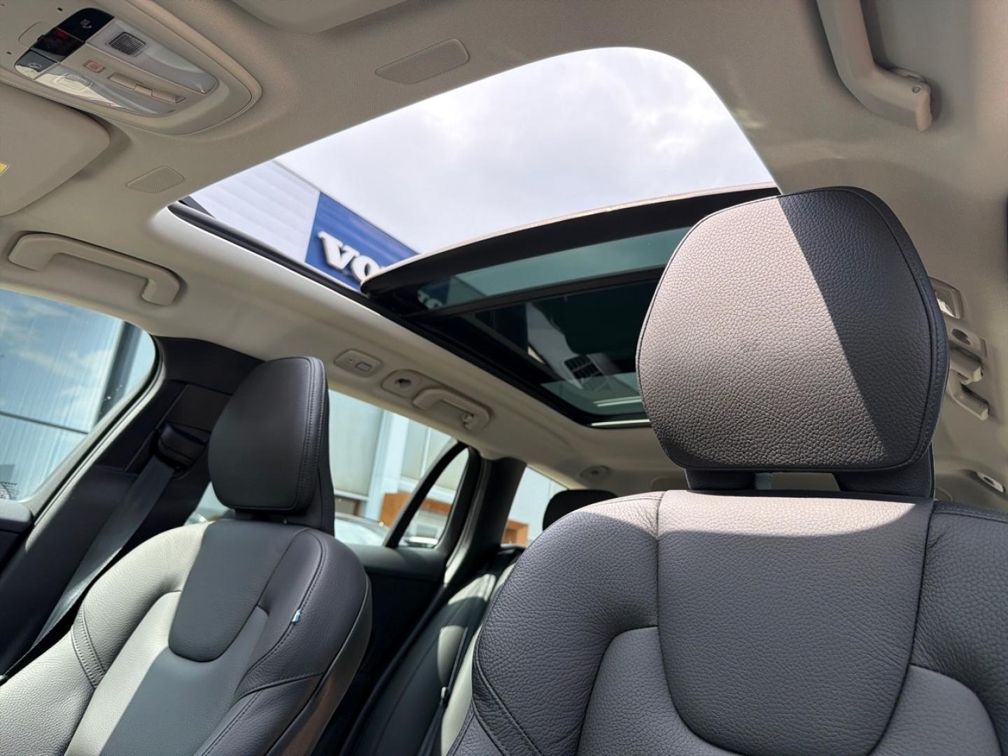 Image VOLVO V60 B4 197ch Ultra Style Dark DCT 7