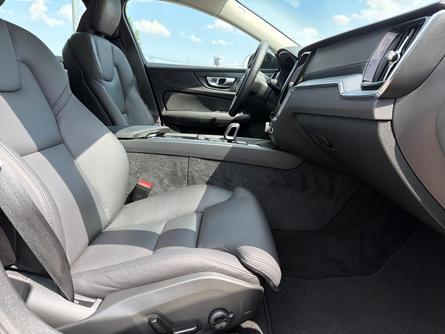 Image VOLVO V60 B4 197ch Ultra Style Dark DCT 7