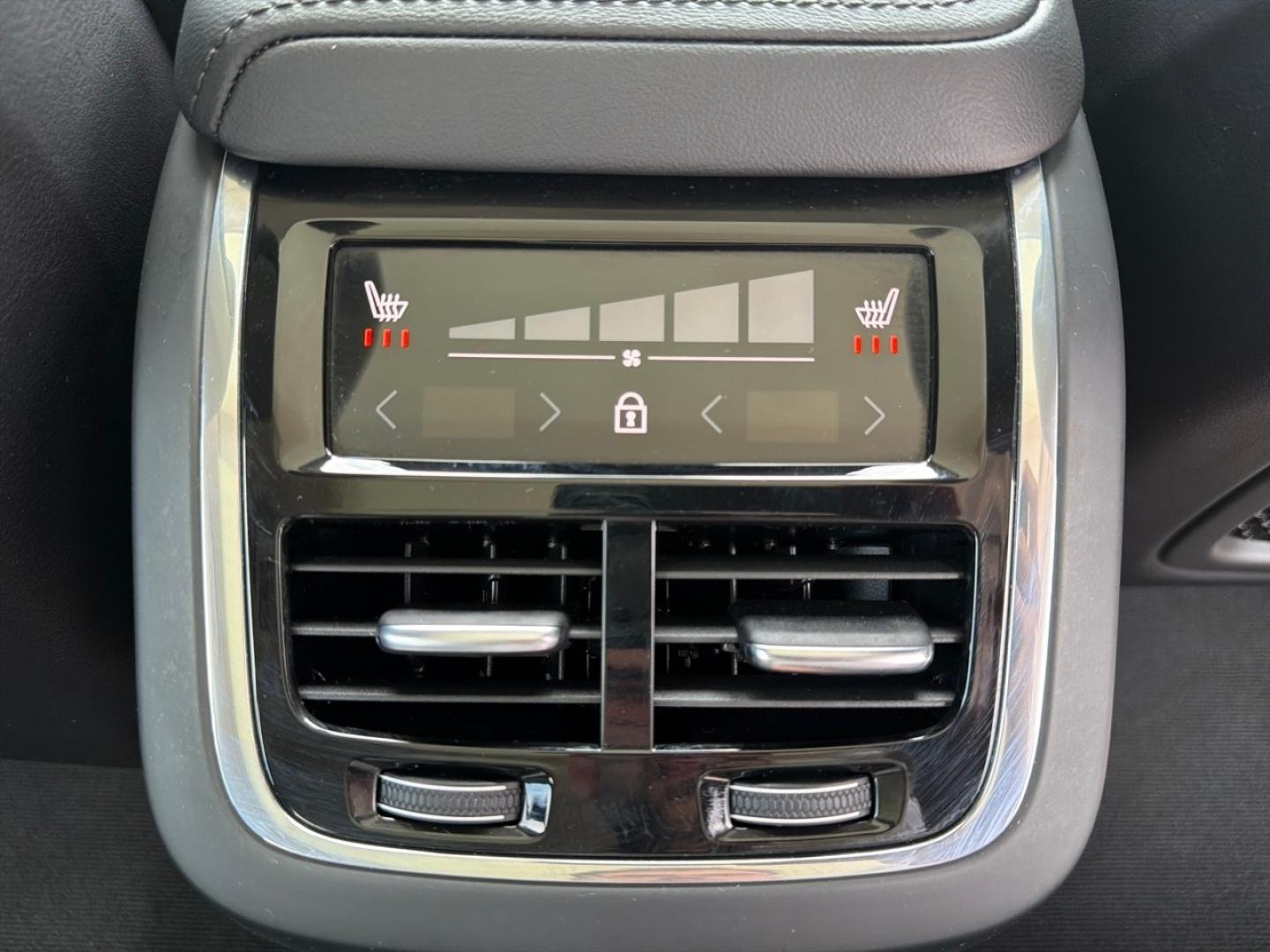 Image VOLVO V60 B4 197ch Ultra Style Dark DCT 7