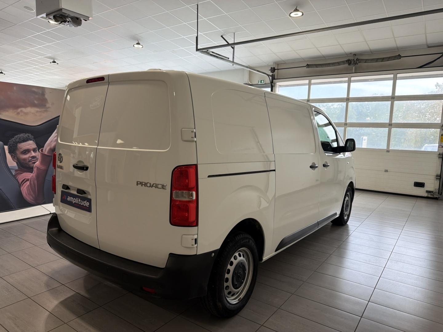 Image TOYOTA PROACE Compact 1.5 D-4D 120 Dynamic MY20