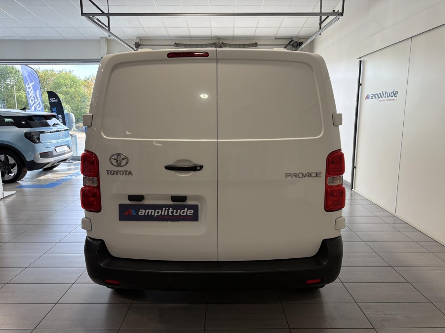 Image TOYOTA PROACE Compact 1.5 D-4D 120 Dynamic MY20