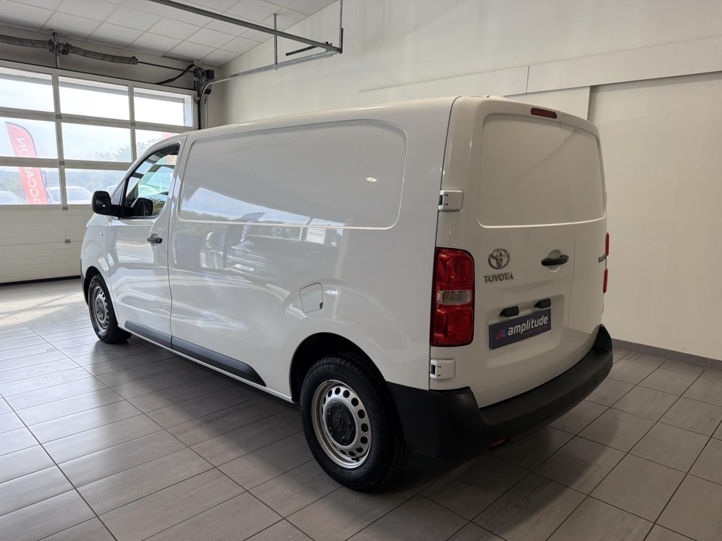 Image TOYOTA PROACE Compact 1.5 D-4D 120 Dynamic MY20