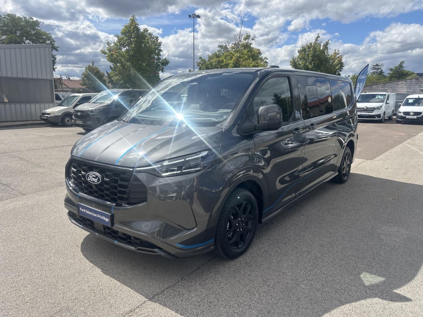 Photo FORD Transit Custom Fg 320 L2H1 2.5 Duratec 232ch Hybride rechargeable Sport CVT