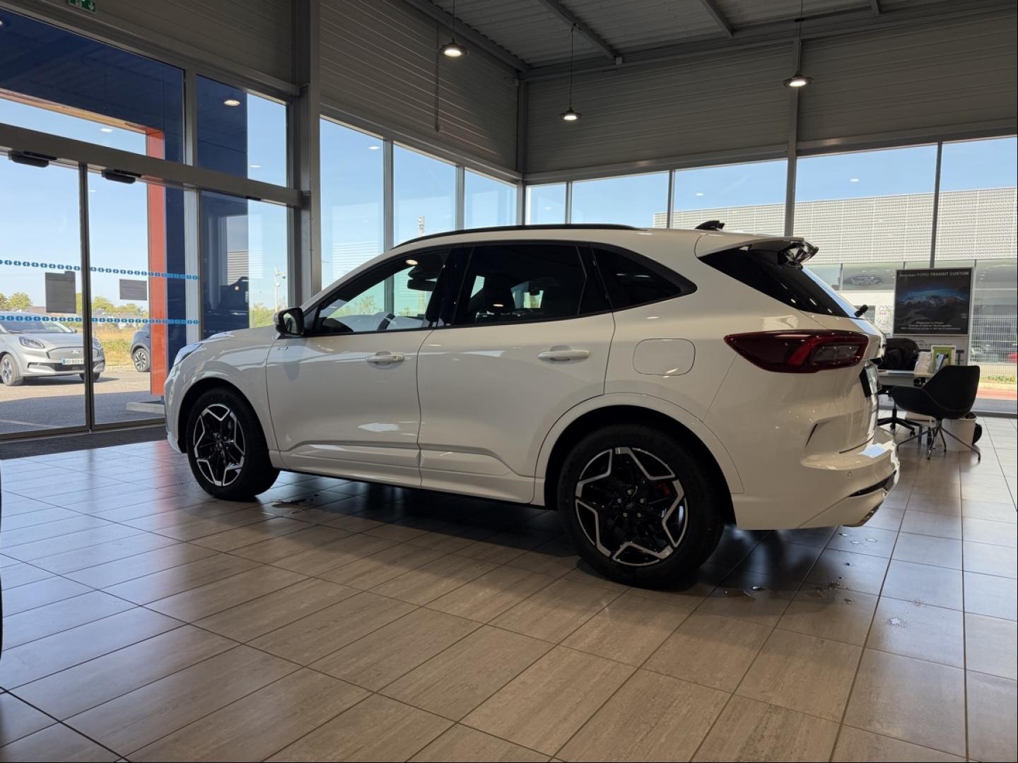 Image FORD Kuga 2.5 Duratec 180 ch Hybrid FlexiFuel (FHEV E85) Powershift 5p ST LINE X