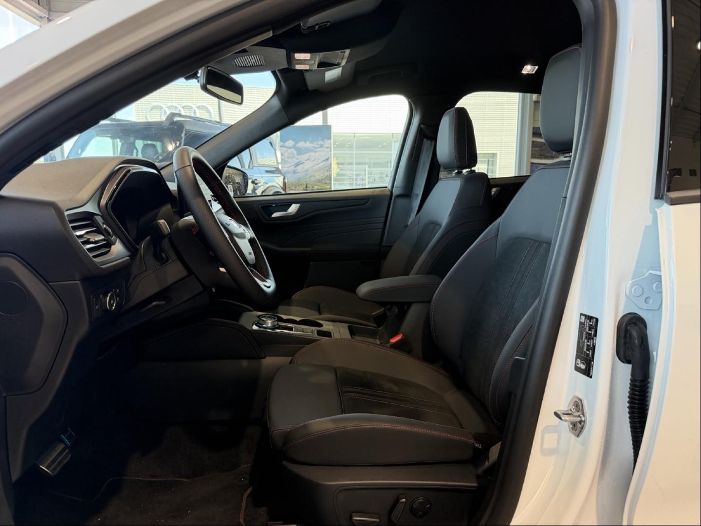 Image FORD Kuga 2.5 Duratec 180 ch Hybrid FlexiFuel (FHEV E85) Powershift 5p ST LINE X