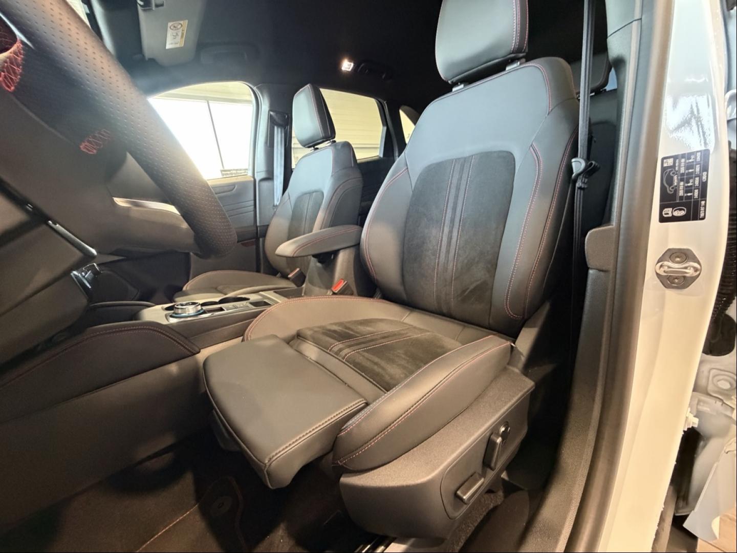 Image FORD Kuga 2.5 Duratec 180 ch Hybrid FlexiFuel (FHEV E85) Powershift 5p ST LINE X