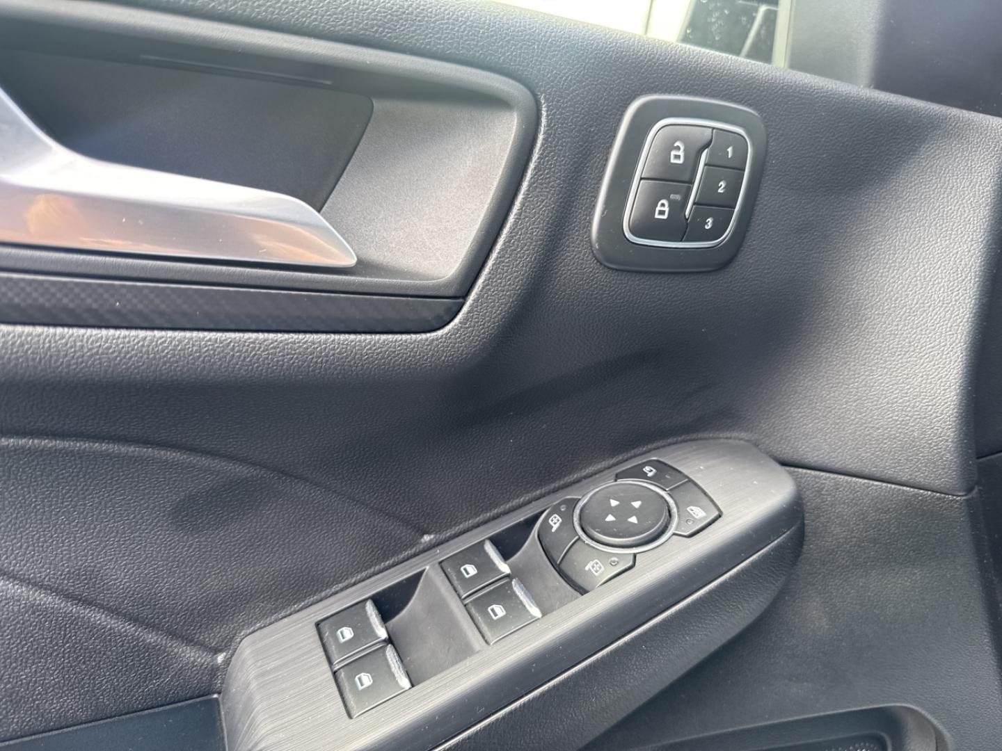 Image FORD Kuga 2.5 Duratec 243 ch Hybride Rechargeable ST-Line X Powershift
