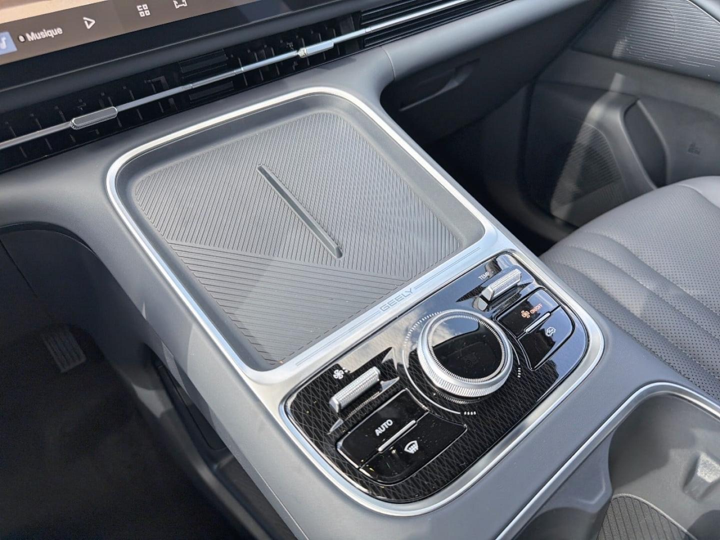 Image GEELY Starray 1.5 EM-i 99+218ch Pro
