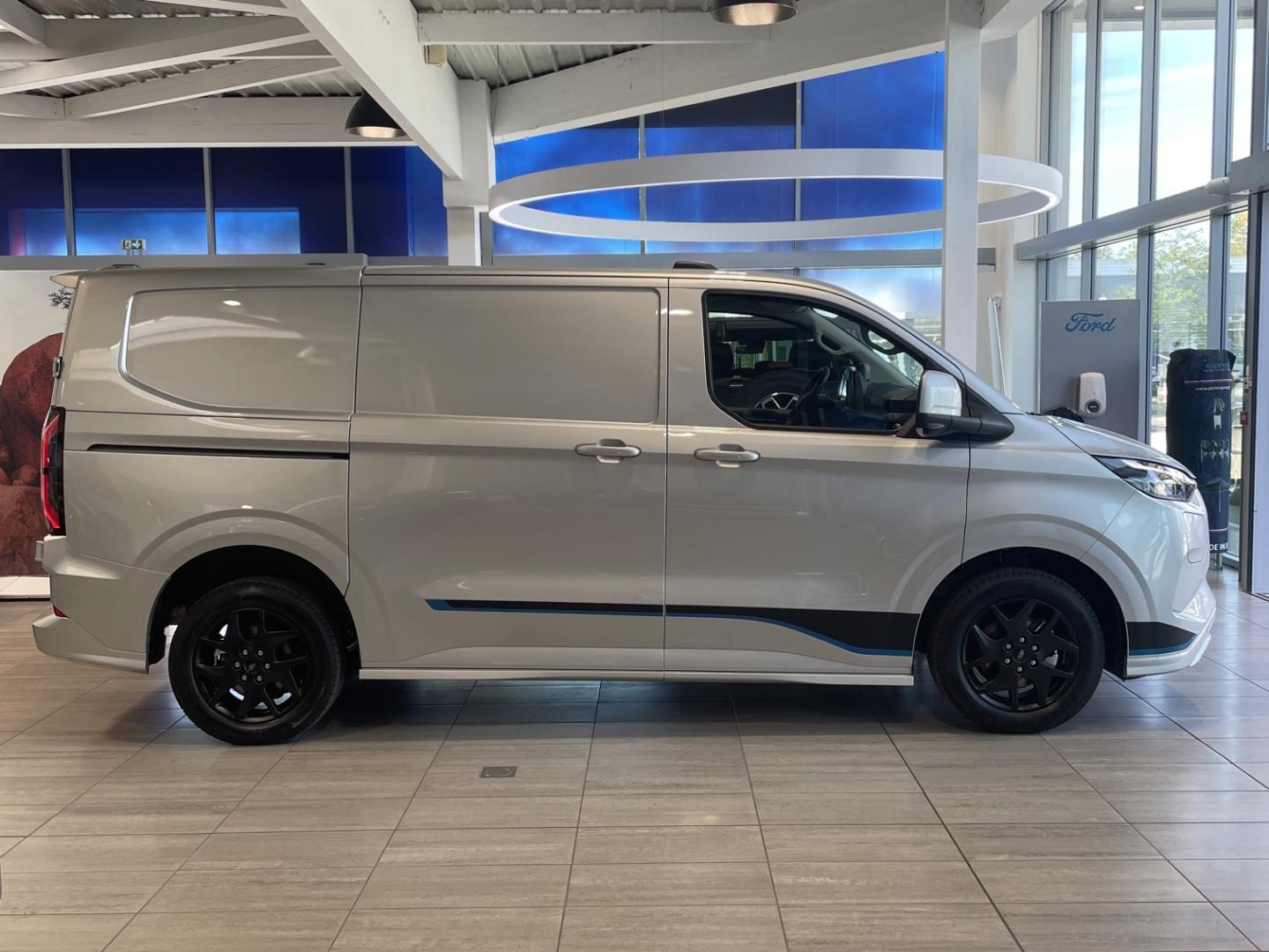 Image FORD Transit Custom Fg 320 L1H1 Electrique 160 kW 218ch Batterie 71 kWh Sport