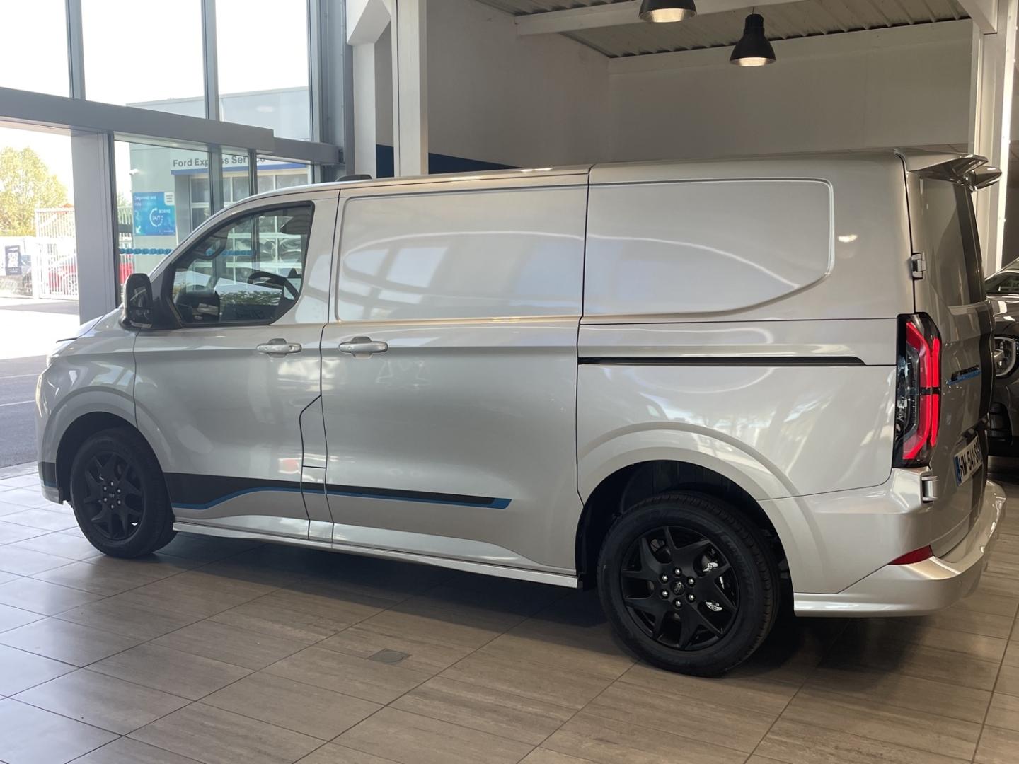 Image FORD Transit Custom Fg 320 L1H1 Electrique 160 kW 218ch Batterie 71 kWh Sport