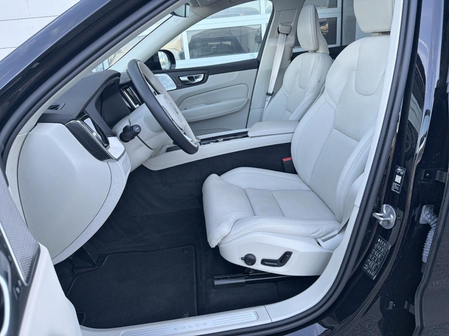 Image VOLVO XC60 T6 Hybride Rechargeable 350ch Ultra Style Dark Geartronic 8 AWD