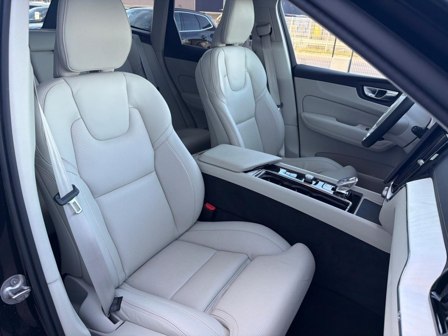 Image VOLVO XC60 T6 Hybride Rechargeable 350ch Ultra Style Dark Geartronic 8 AWD