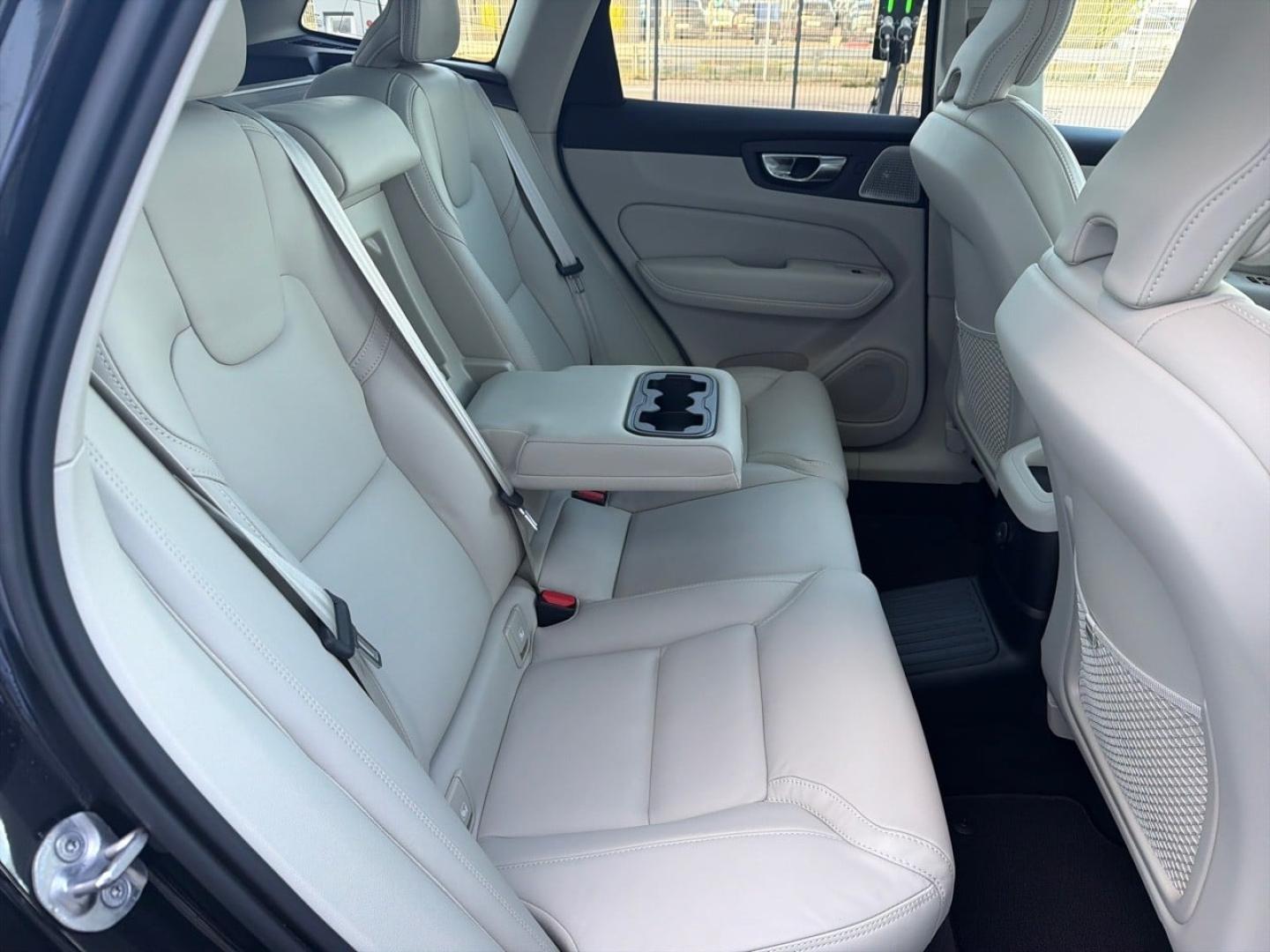 Image VOLVO XC60 T6 Hybride Rechargeable 350ch Ultra Style Dark Geartronic 8 AWD