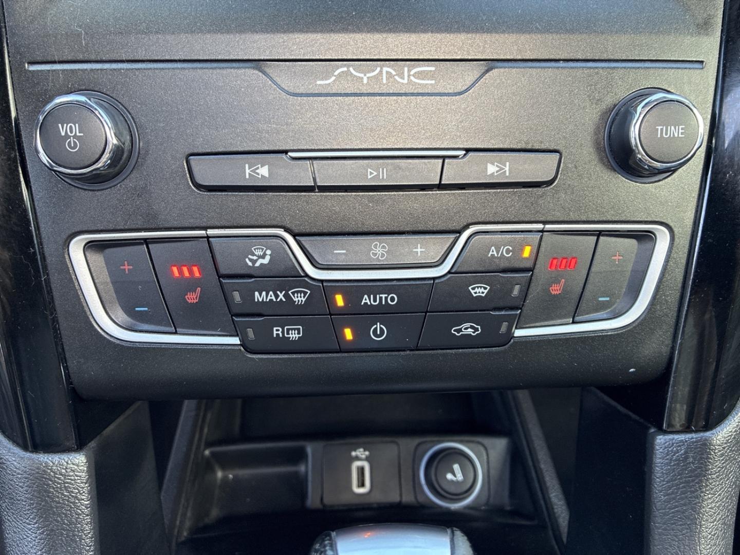Image FORD Mondeo 2.0 HYBRID 187ch ST-Line BVA 4p 7cv