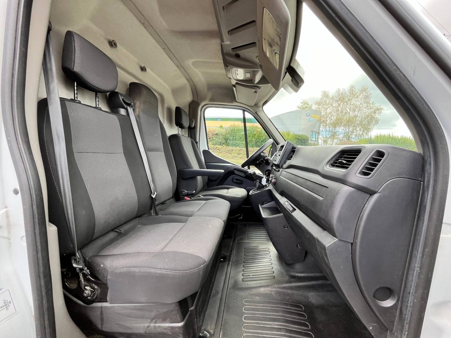 Image RENAULT Master Fg F2800 L1H1 2.3 Blue dCi 150ch Grand Confort Euro6