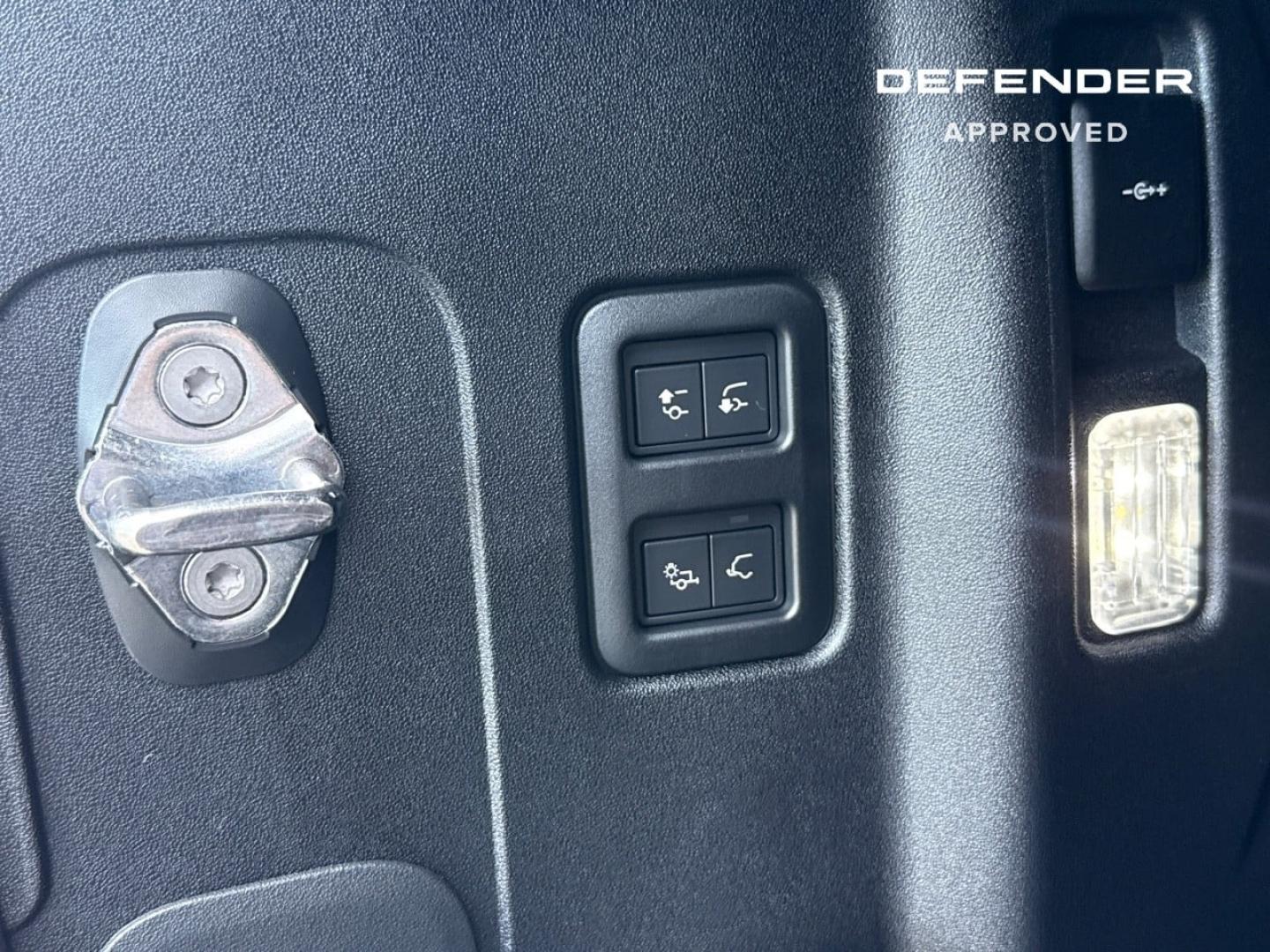 Image LAND-ROVER Defender 110 2.0 P300e PHEV X-Dynamic HSE