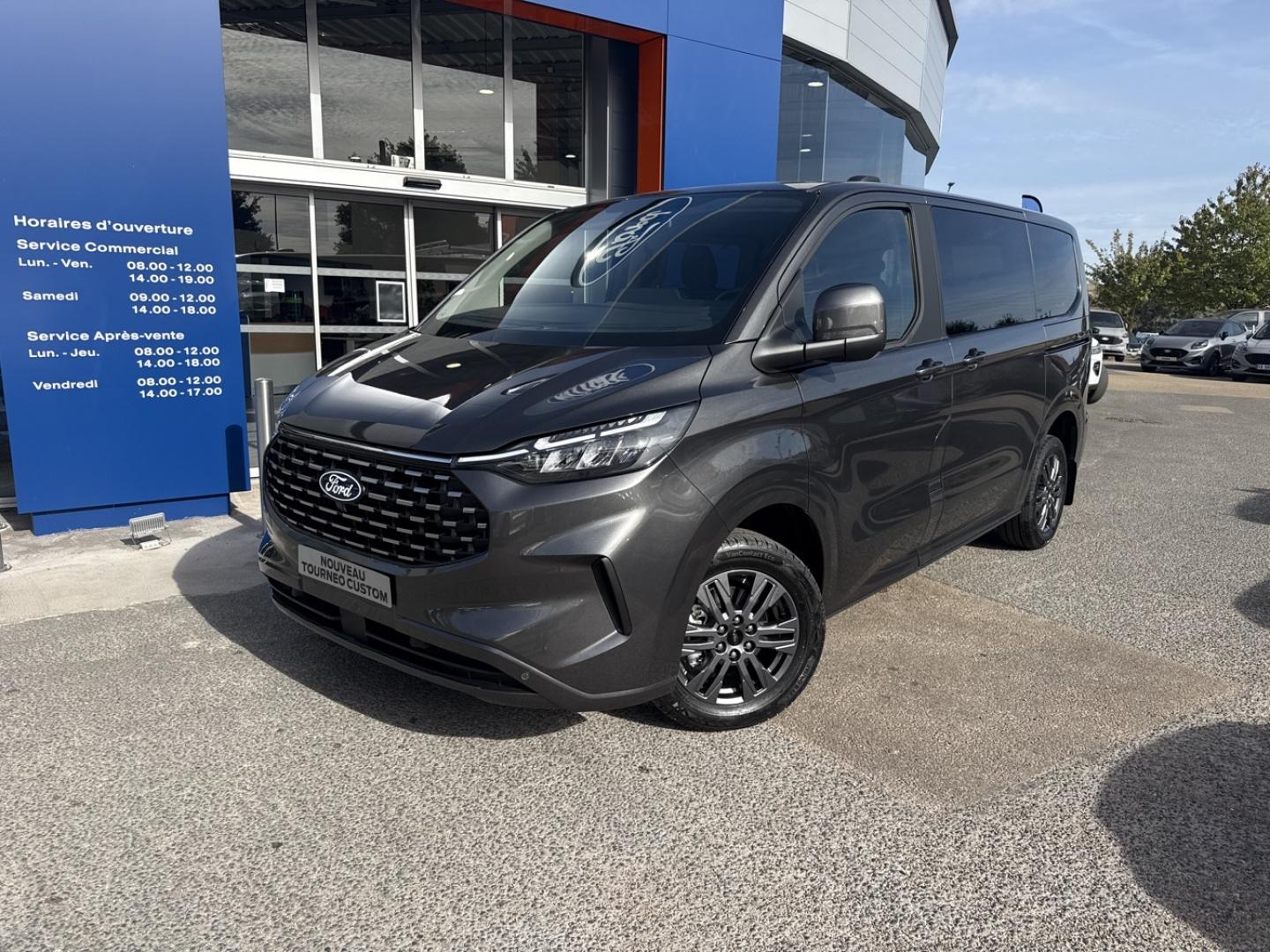 Photo FORD Tourneo Custom 320 L1H1 2.0 EcoBlue 170ch Titanium BVA8