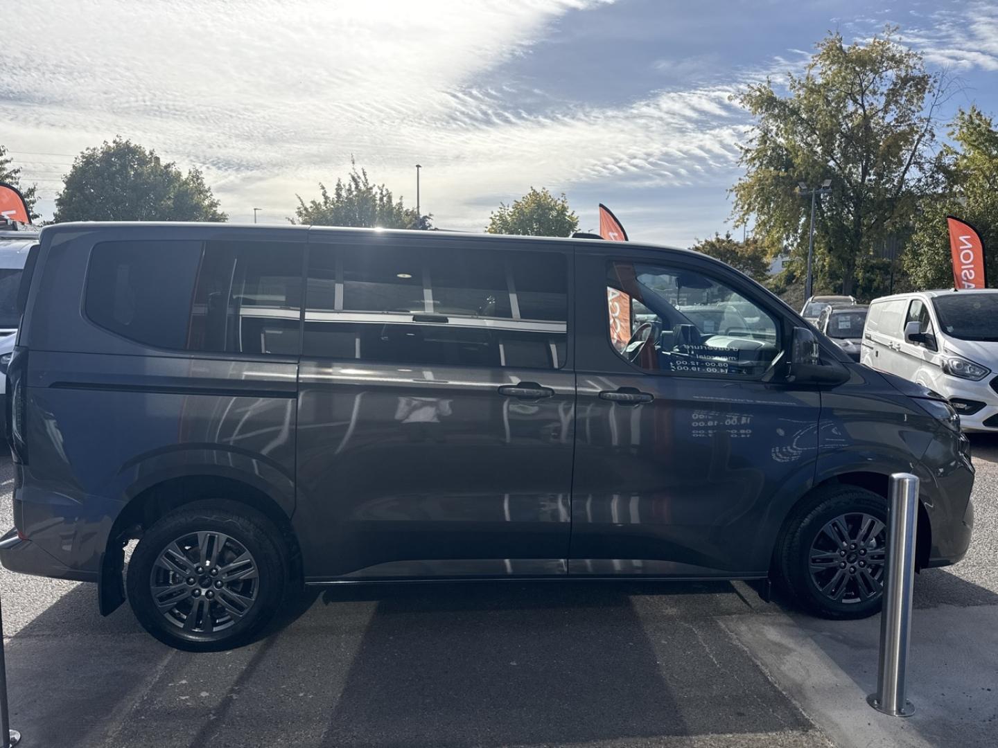 Image FORD Tourneo Custom 320 L1H1 2.0 EcoBlue 170ch Titanium BVA8