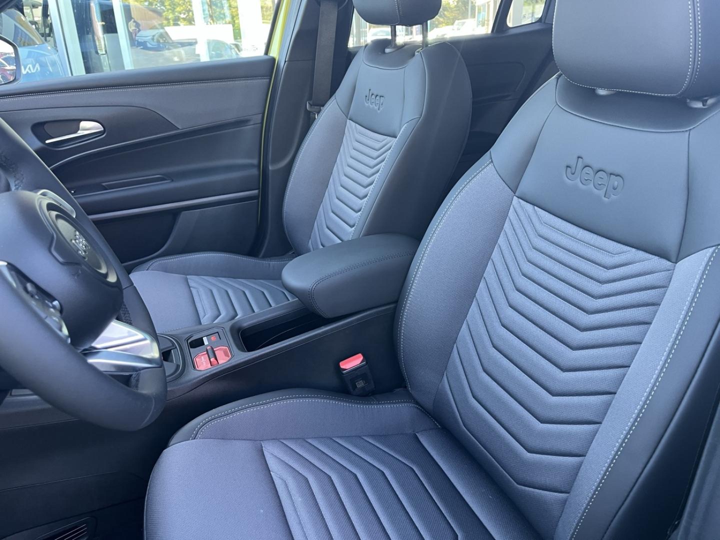 Image JEEP Avenger 1.2 Turbo T3 110ch e-Hybrid Summit BVR6