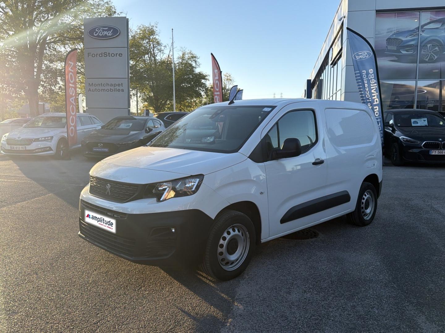Photo PEUGEOT Partner Standard 1000kg BlueHDi 100ch S&S Premium