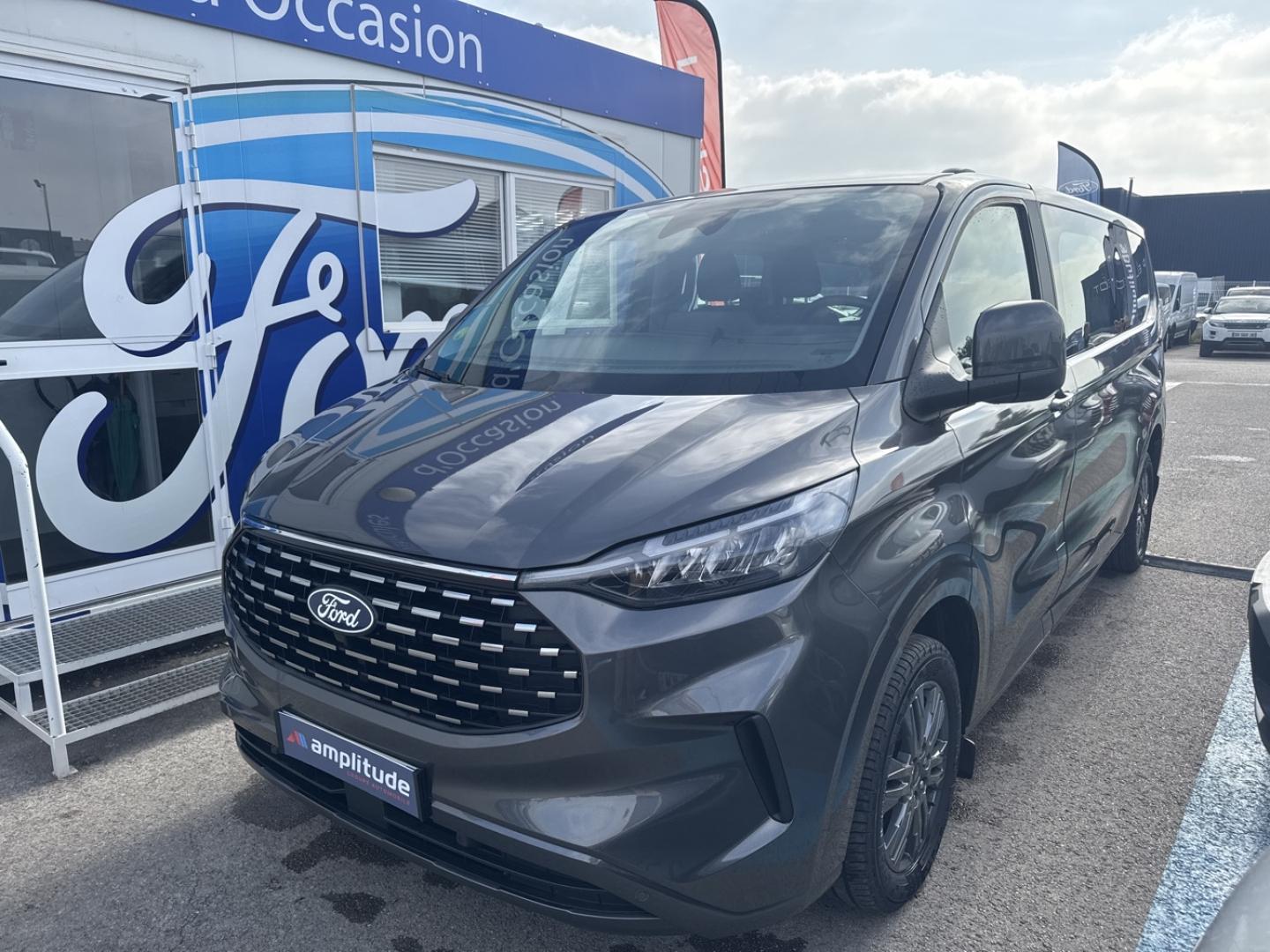 Photo FORD Tourneo Custom 320 L2H1 2.0 EcoBlue 150 ch Titanium