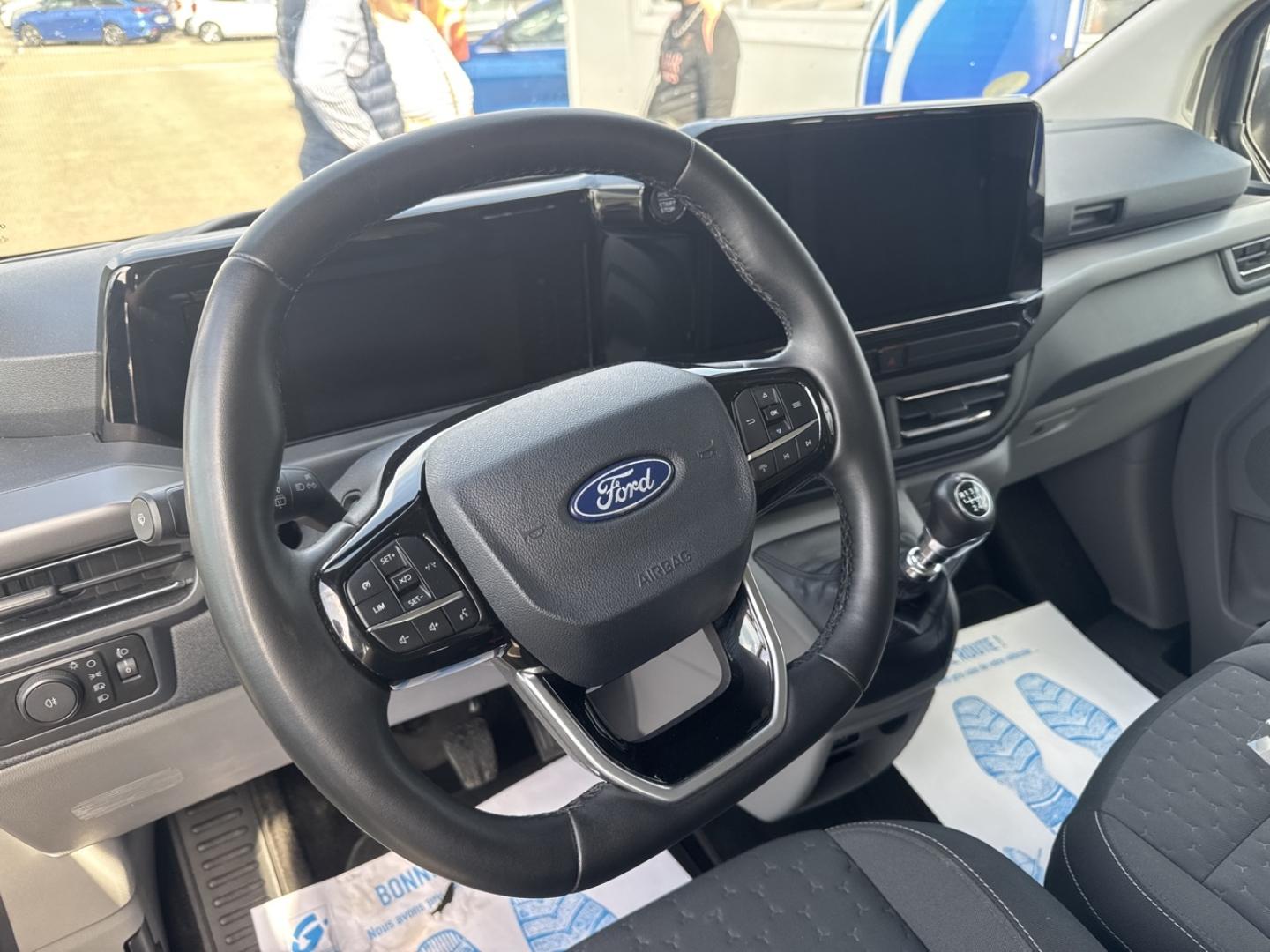Image FORD Tourneo Custom 320 L2H1 2.0 EcoBlue 150 ch Titanium
