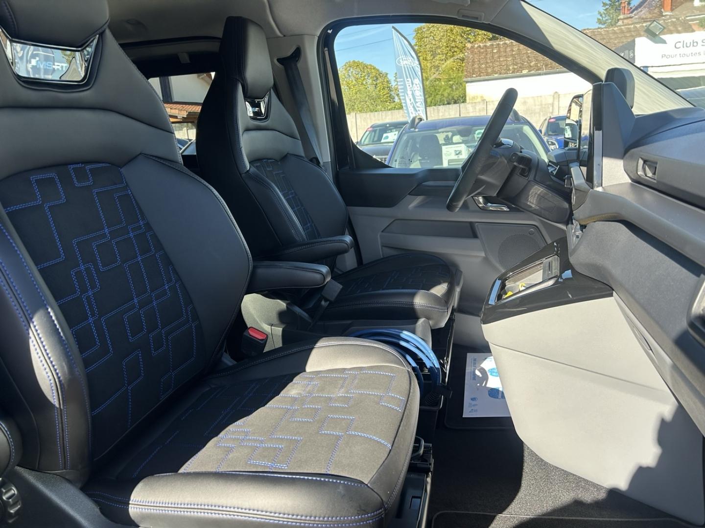 Image FORD Transit Custom Fg 320 L1H1 2.5 Duratec 232ch Hybride recheargeable Cabine Approfondie MS-RT CVT