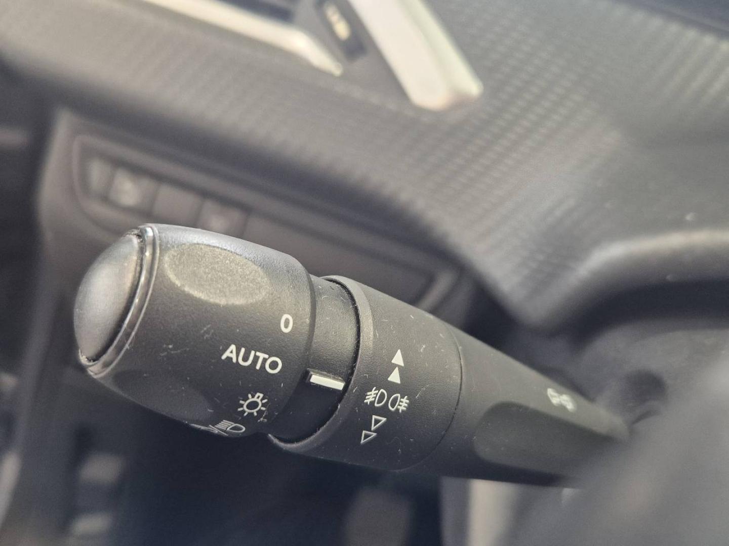 Image PEUGEOT 2008 1.2 PureTech 82ch E6.c Allure