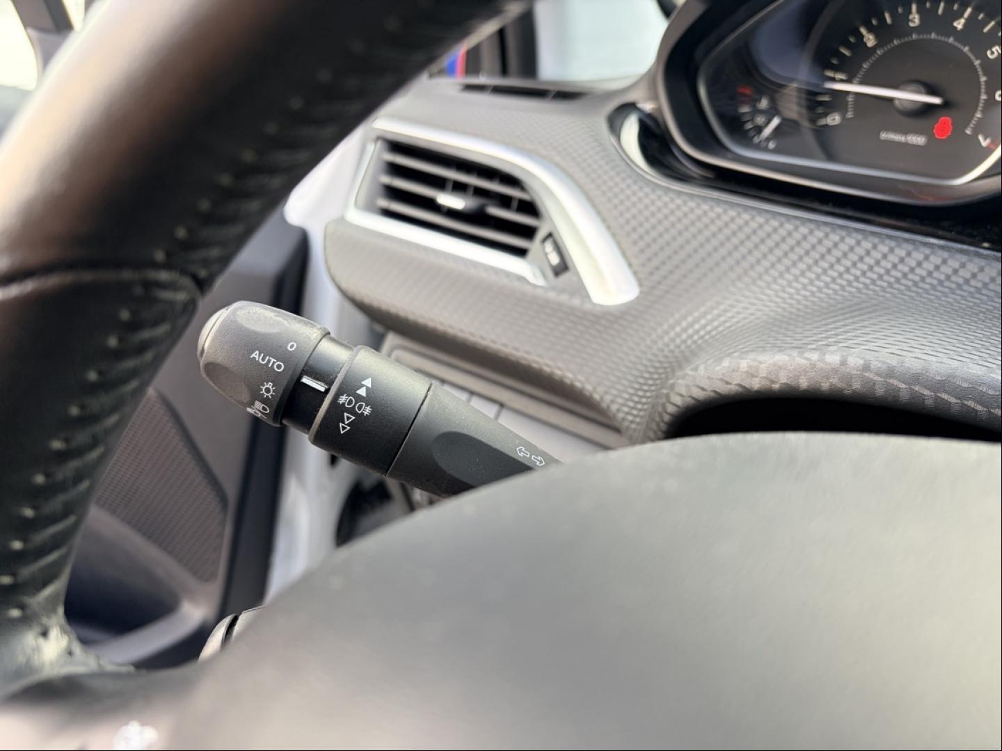 Image PEUGEOT 2008 1.2 PureTech 82ch Style