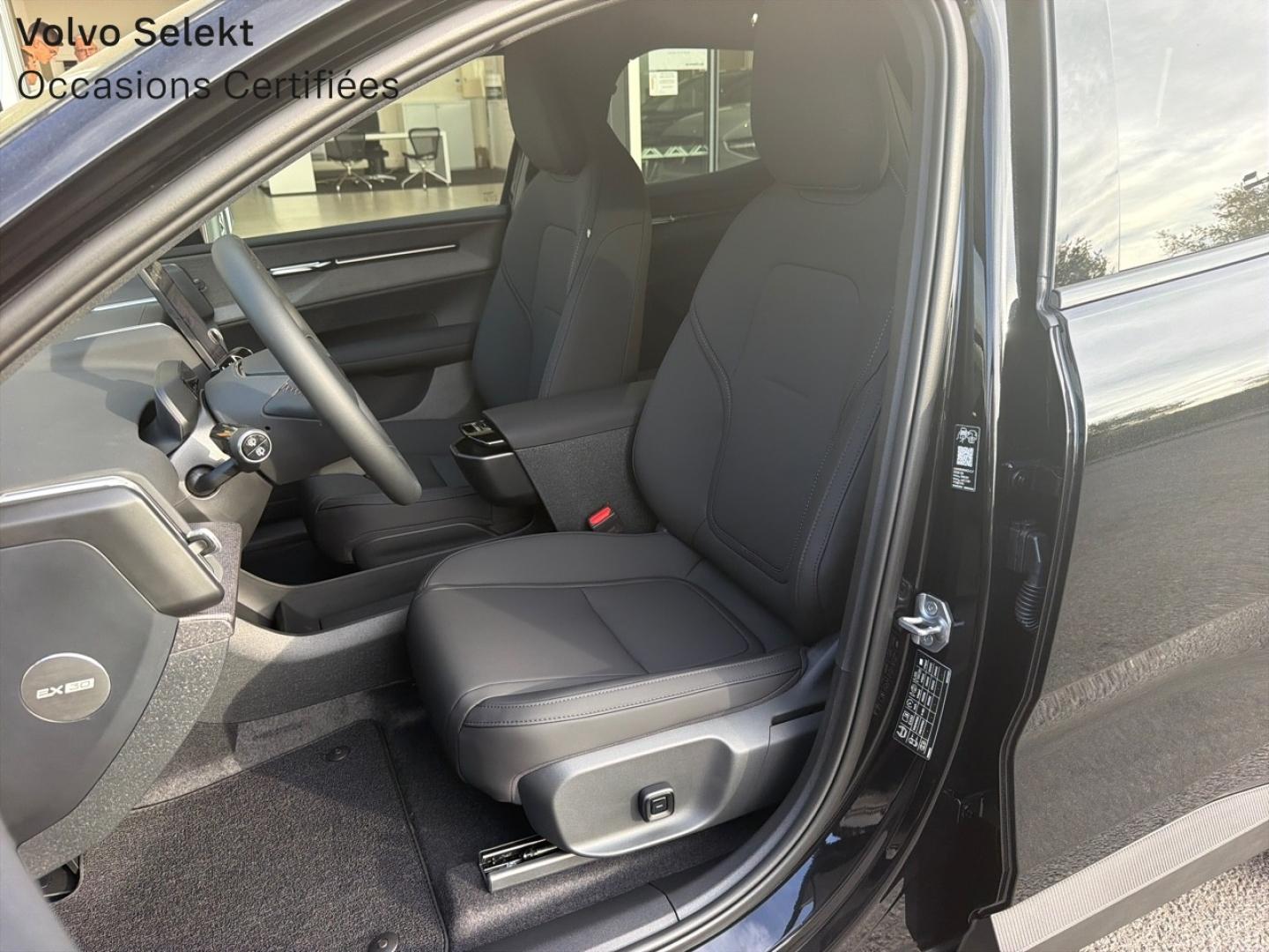 Image VOLVO EX30 P5 Long Range 272ch 69kWh Black Edition