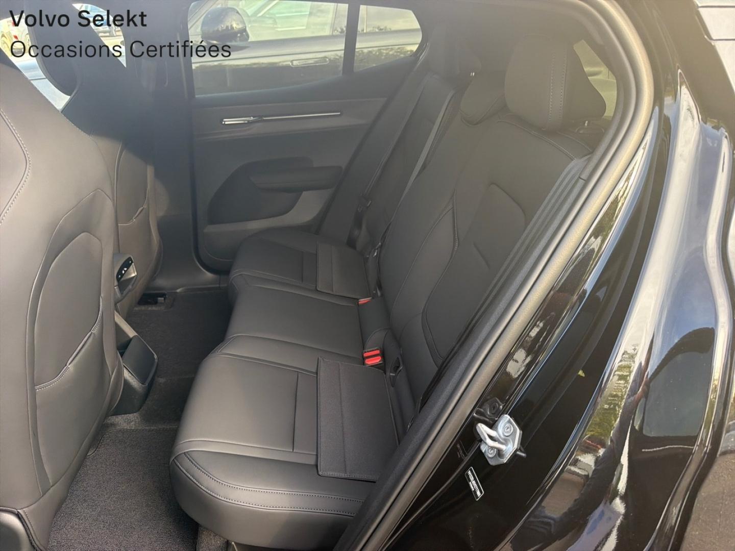 Image VOLVO EX30 P5 Long Range 272ch 69kWh Black Edition